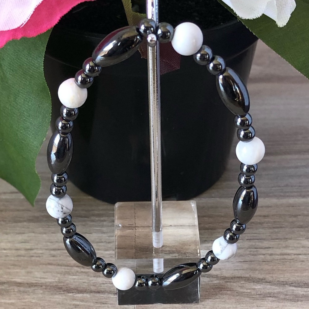 Natural Howlite Stone Stretchable Hematite Beaded Bracelet